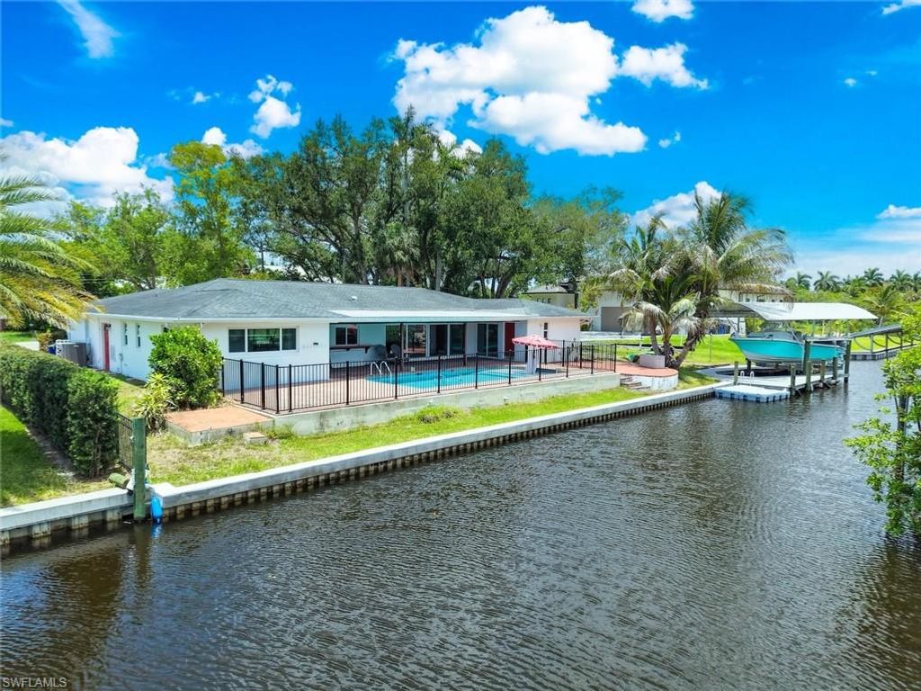 1040 Edgemere DR, FORT MYERS, FL 33919 — photo 2