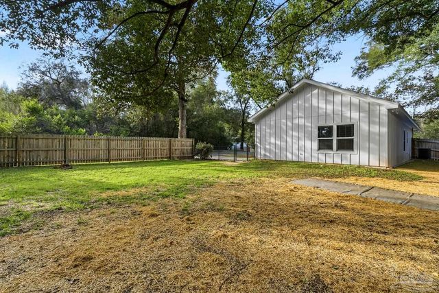 4336 Melton Rd, Milton, FL 32583