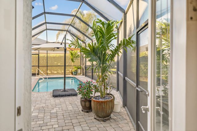 424 Venecia Way, St Augustine, FL 32086