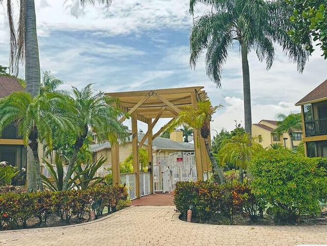 2311 N Congress Avenue 28, Boynton Beach, FL 33426