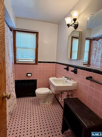 315 3rd Street 2, Saddle Brook, NJ 07663