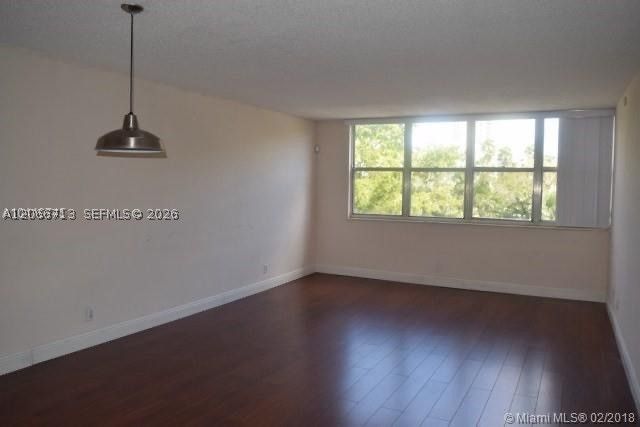 9143 SW 77th Ave B304, Miami, FL 33156