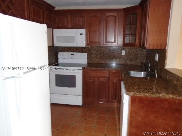9143 SW 77th Ave B304, Miami, FL 33156