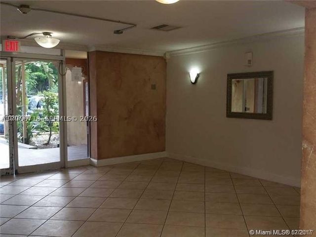 9143 SW 77th Ave B304, Miami, FL 33156