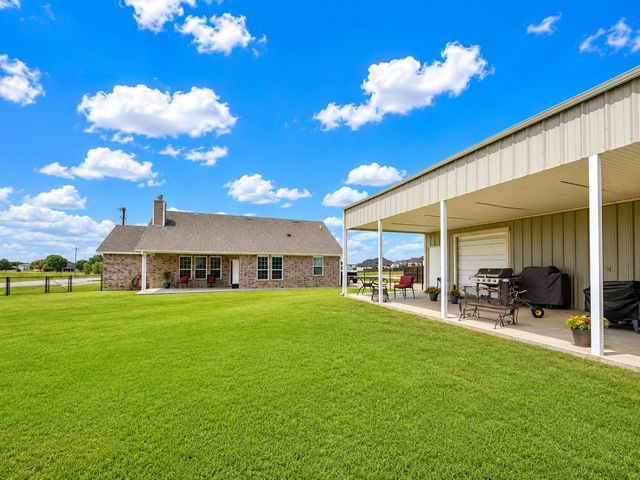 110 Centerhill Drive, Muenster, TX 76252