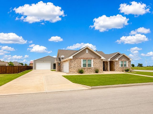 110 Centerhill Drive, Muenster, TX 76252