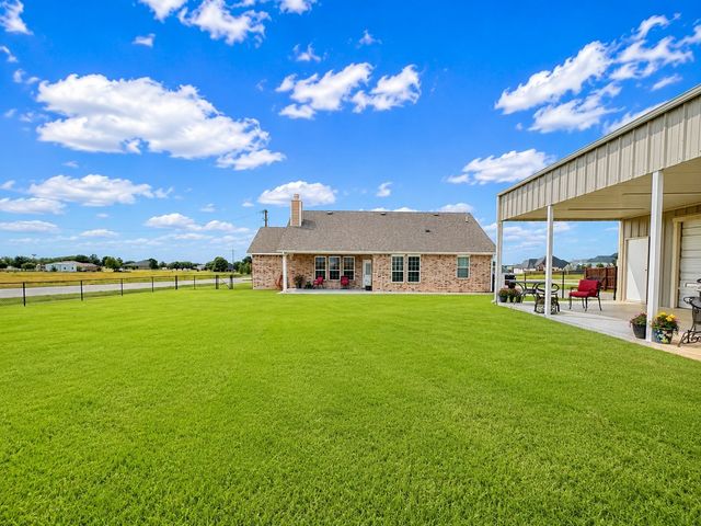 110 Centerhill Drive, Muenster, TX 76252