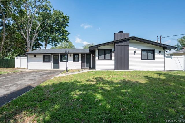 91 30th Street, Copiague, NY 11726