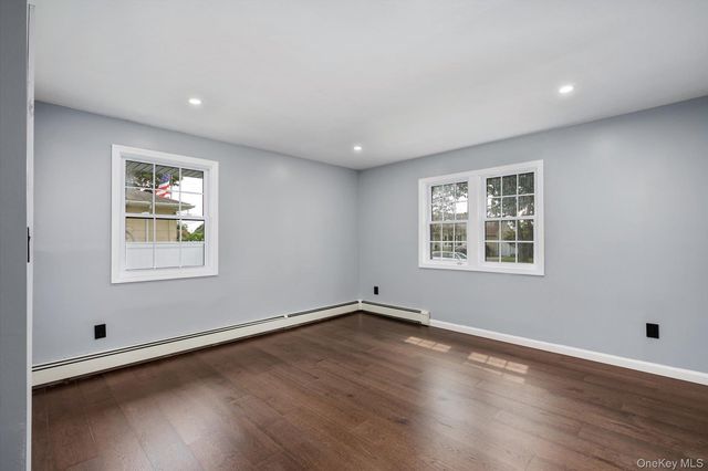 91 30th Street, Copiague, NY 11726