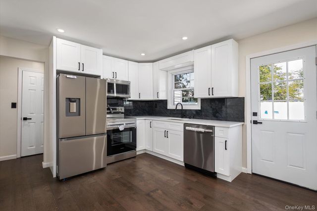 91 30th Street, Copiague, NY 11726