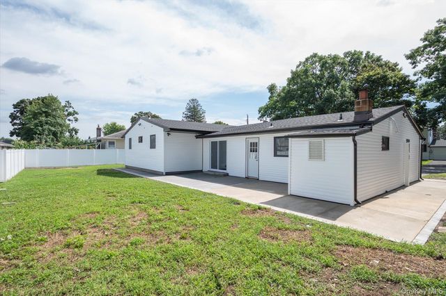 91 30th Street, Copiague, NY 11726