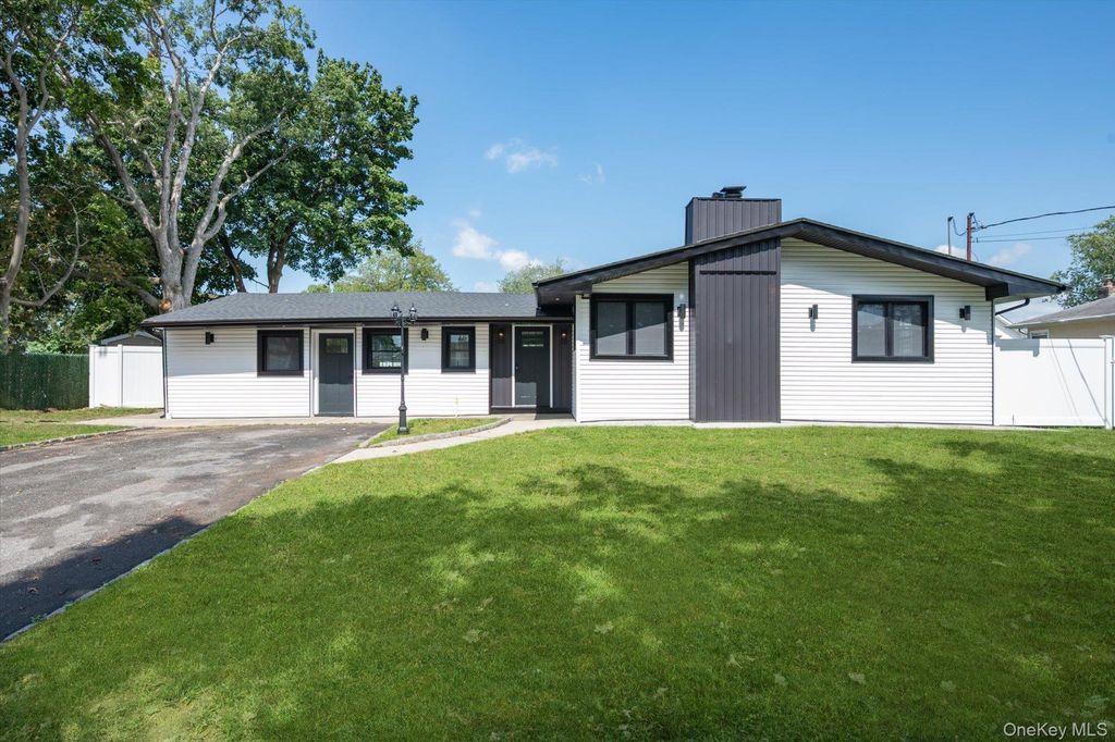 91 30th Street, Copiague, NY 11726 — exterior