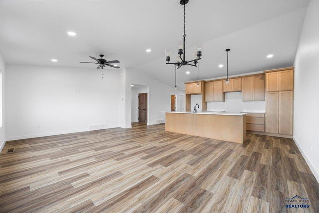 4824 MONDAVI DR, Rapid City, SD 57703