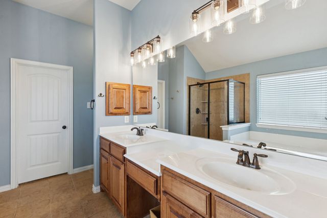 6806 Bear Lane, Greenville, TX 75402