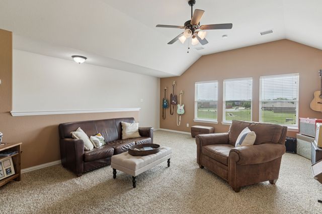 6806 Bear Lane, Greenville, TX 75402