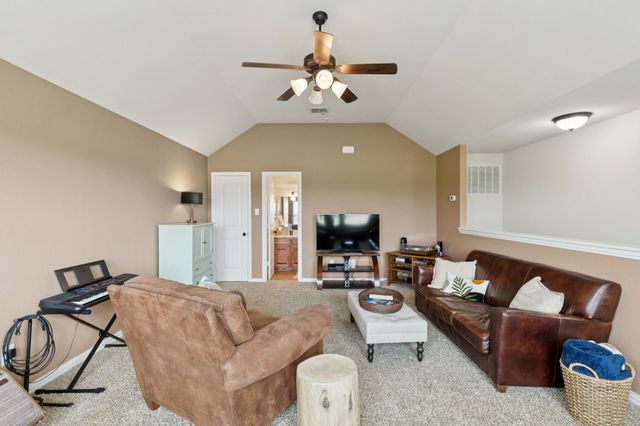 6806 Bear Lane, Greenville, TX 75402