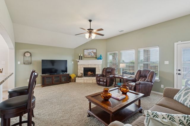 6806 Bear Lane, Greenville, TX 75402