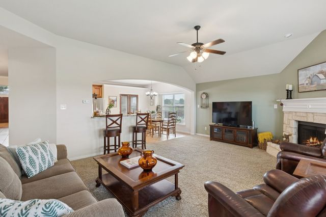 6806 Bear Lane, Greenville, TX 75402