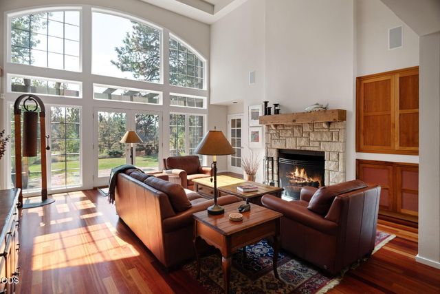 61866 Bunker Hill Court, Bend, OR 97702
