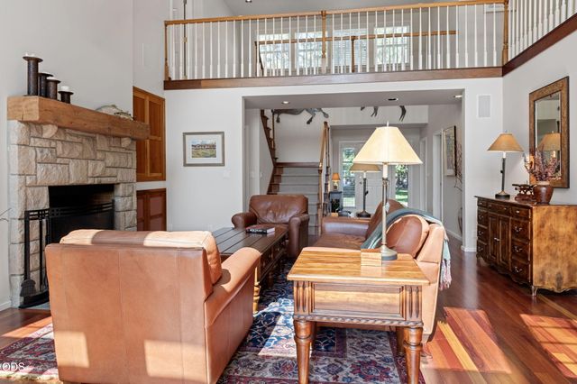 61866 Bunker Hill Court, Bend, OR 97702