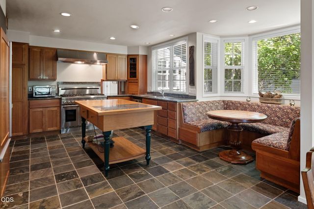 61866 Bunker Hill Court, Bend, OR 97702