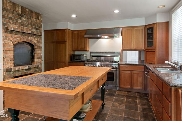 61866 Bunker Hill Court, Bend, OR 97702