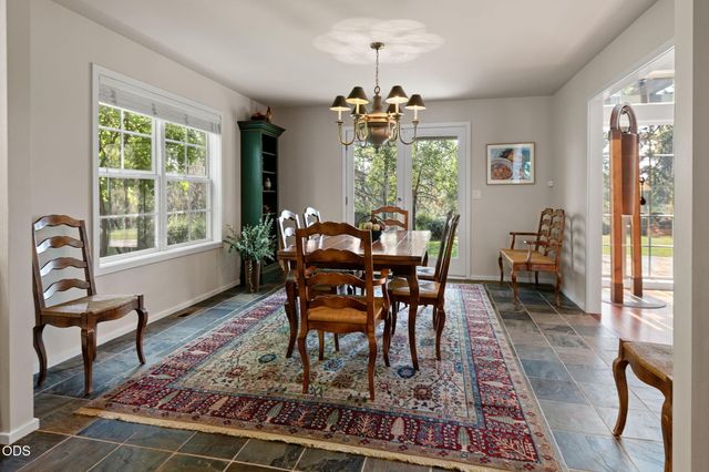 61866 Bunker Hill Court, Bend, OR 97702