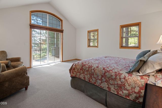 61866 Bunker Hill Court, Bend, OR 97702