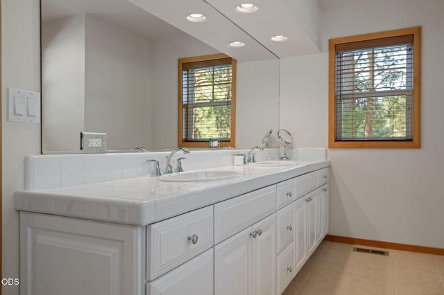61866 Bunker Hill Court, Bend, OR 97702