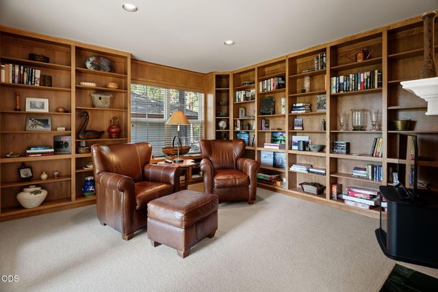 61866 Bunker Hill Court, Bend, OR 97702