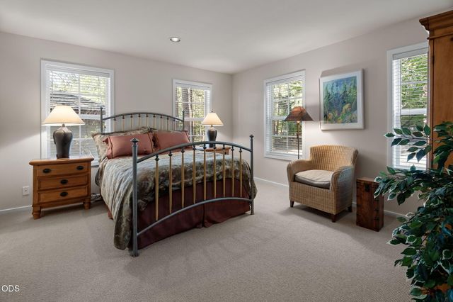 61866 Bunker Hill Court, Bend, OR 97702