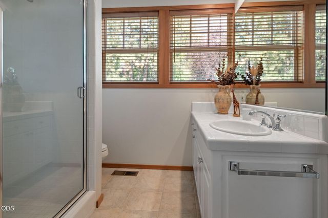 61866 Bunker Hill Court, Bend, OR 97702