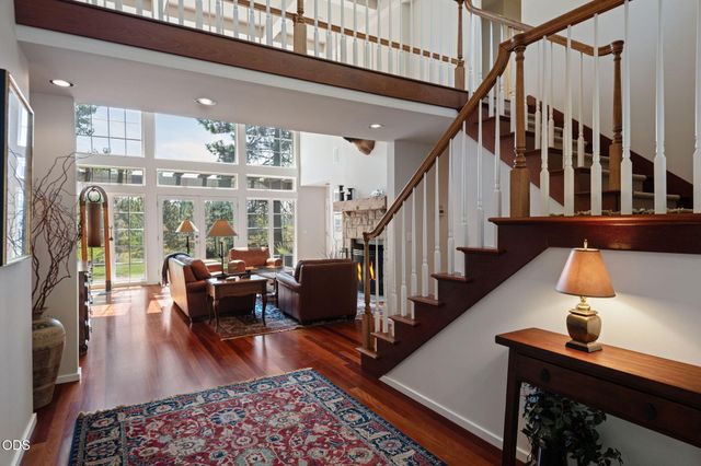 61866 Bunker Hill Court, Bend, OR 97702