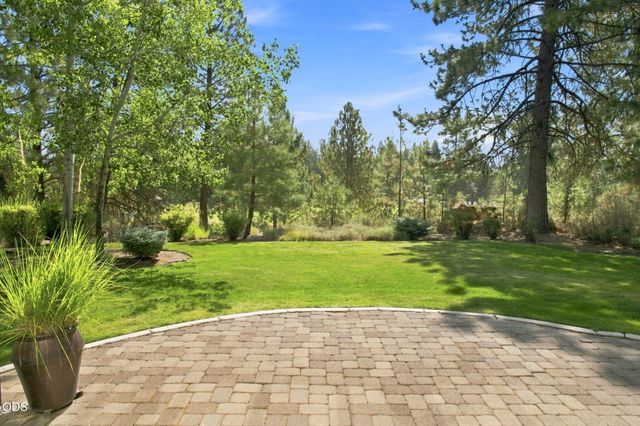 61866 Bunker Hill Court, Bend, OR 97702