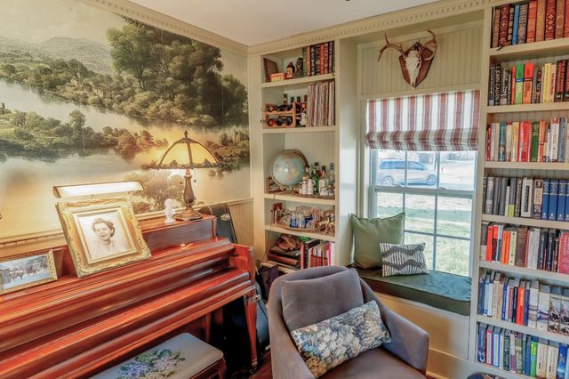 713 W Spring Street, Weatherford, TX 76086