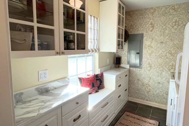 713 W Spring Street, Weatherford, TX 76086