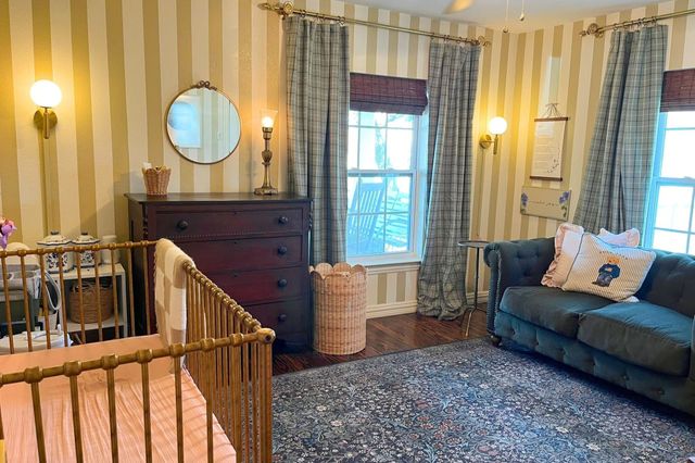 713 W Spring Street, Weatherford, TX 76086