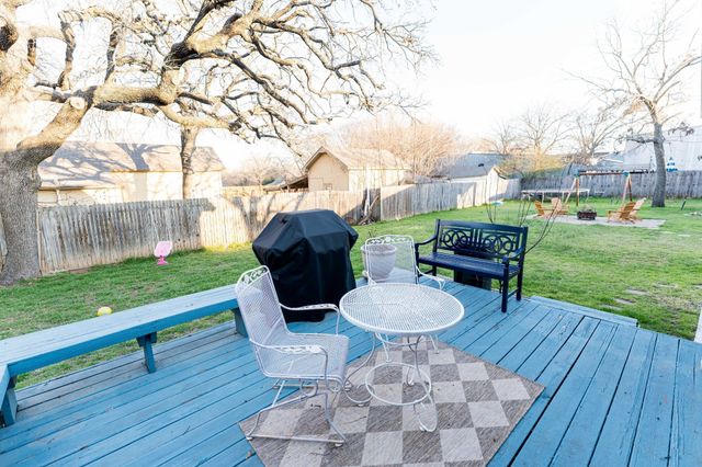 713 W Spring Street, Weatherford, TX 76086