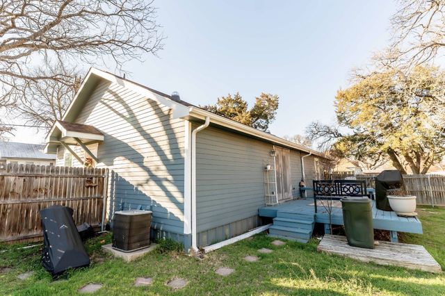 713 W Spring Street, Weatherford, TX 76086
