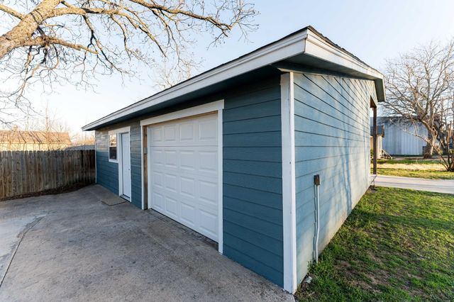 713 W Spring Street, Weatherford, TX 76086