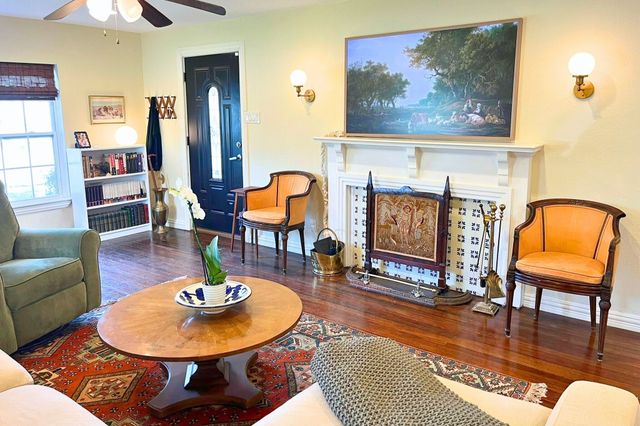 713 W Spring Street, Weatherford, TX 76086