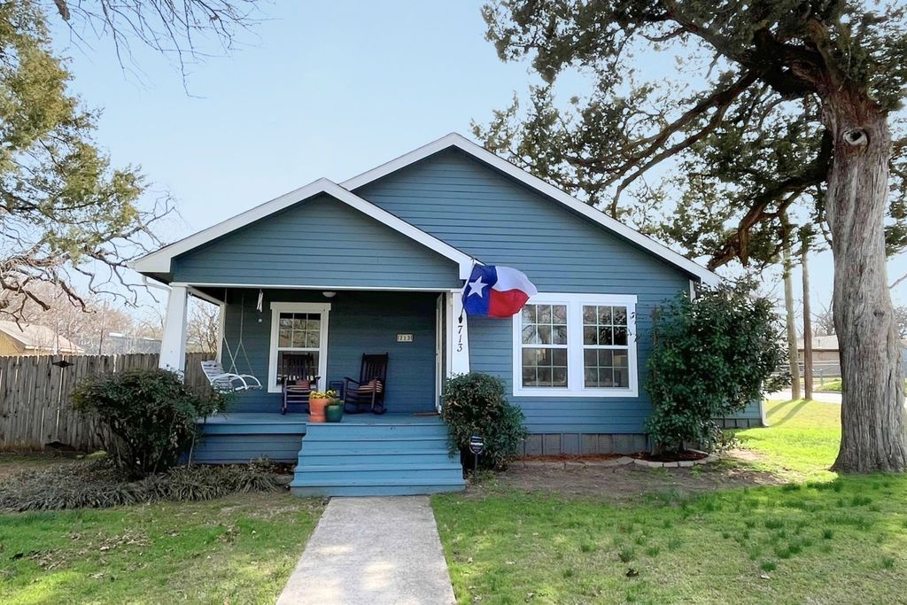 713 W Spring Street, Weatherford, TX 76086