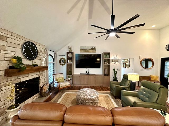254 W Parkside Dr, Neshannock Twp, PA 16105