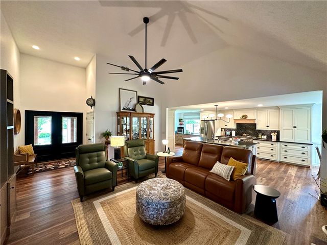 254 W Parkside Dr, Neshannock Twp, PA 16105