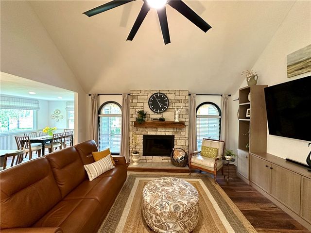 254 W Parkside Dr, Neshannock Twp, PA 16105