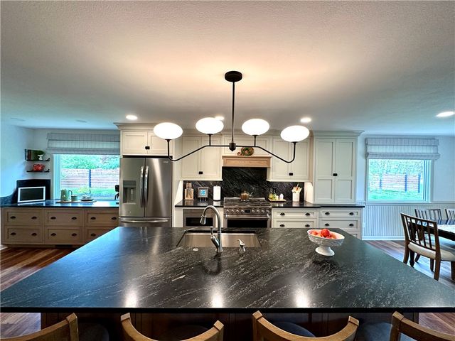 254 W Parkside Dr, Neshannock Twp, PA 16105