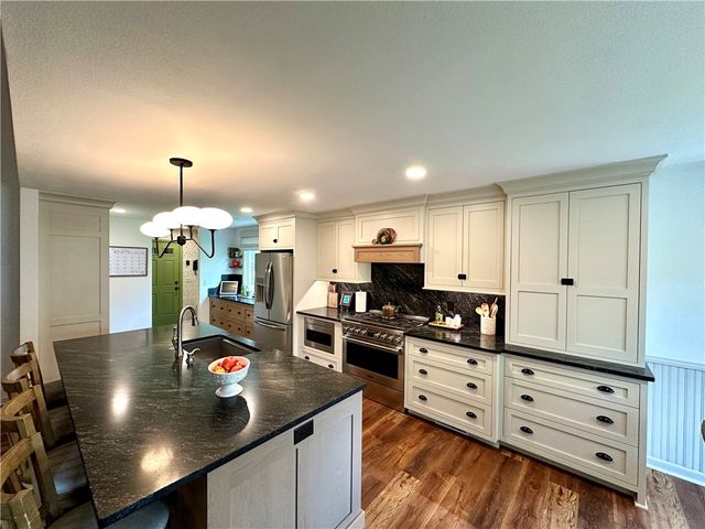 254 W Parkside Dr, Neshannock Twp, PA 16105