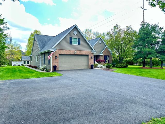 254 W Parkside Dr, Neshannock Twp, PA 16105