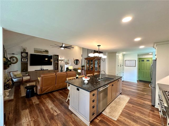 254 W Parkside Dr, Neshannock Twp, PA 16105