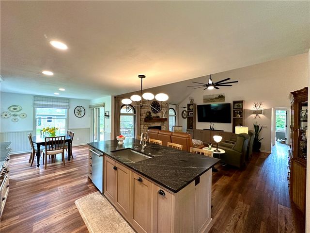 254 W Parkside Dr, Neshannock Twp, PA 16105